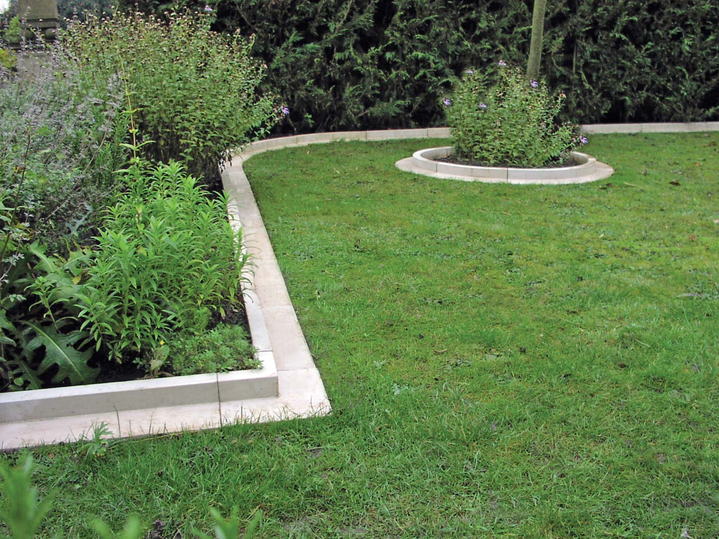 Landscape Stone Edging
 Arcadian Straight Lawn Edging