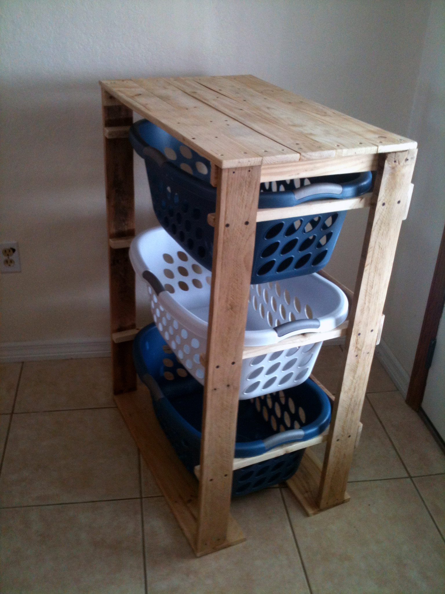 Laundry Organizer DIY
 15 Extremely Genius DIY Pallet Storage Ideas