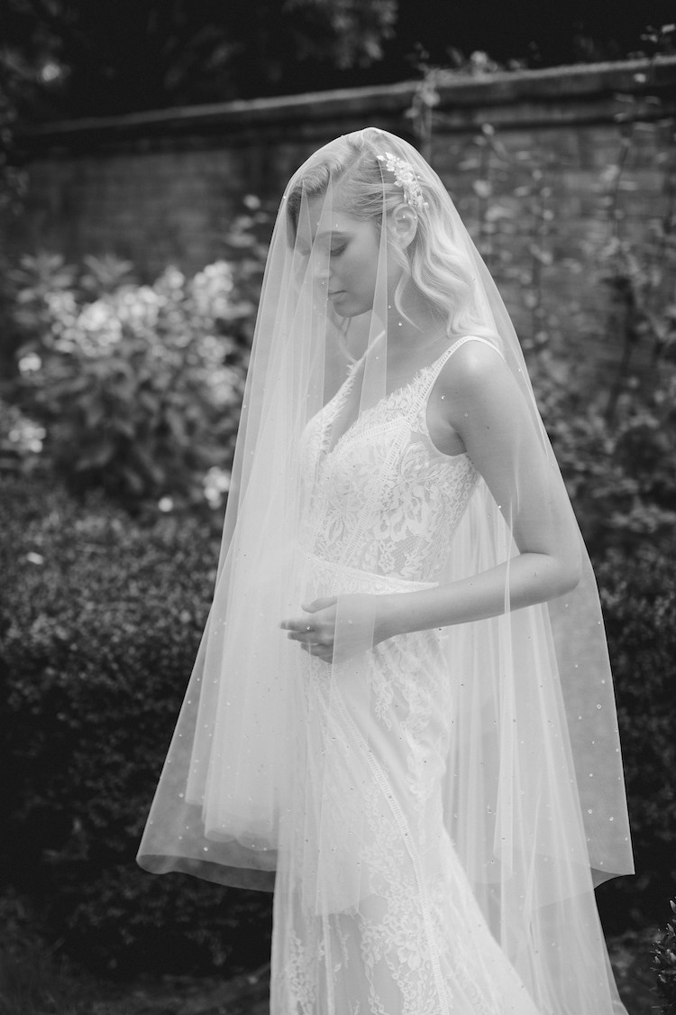 Long Wedding Veils With Crystals
 MIDNIGHT