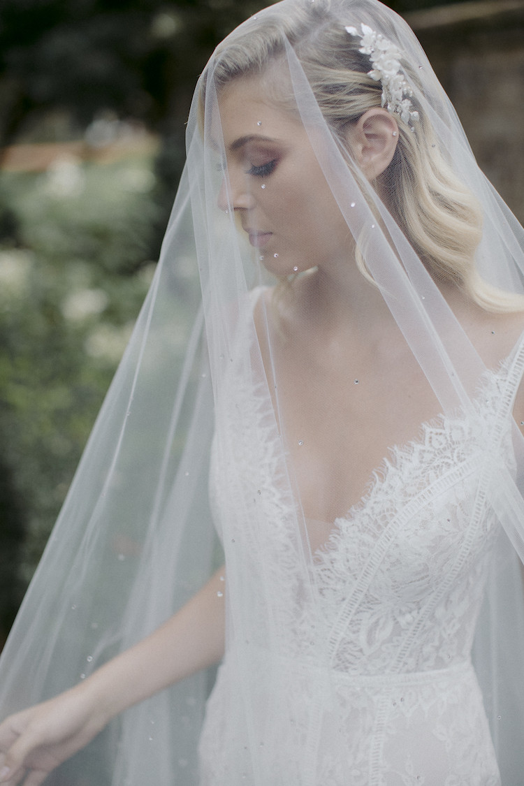 Long Wedding Veils With Crystals
 MIDNIGHT