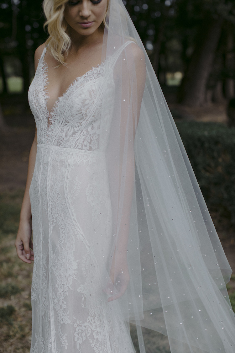 Long Wedding Veils With Crystals
 MIDNIGHT