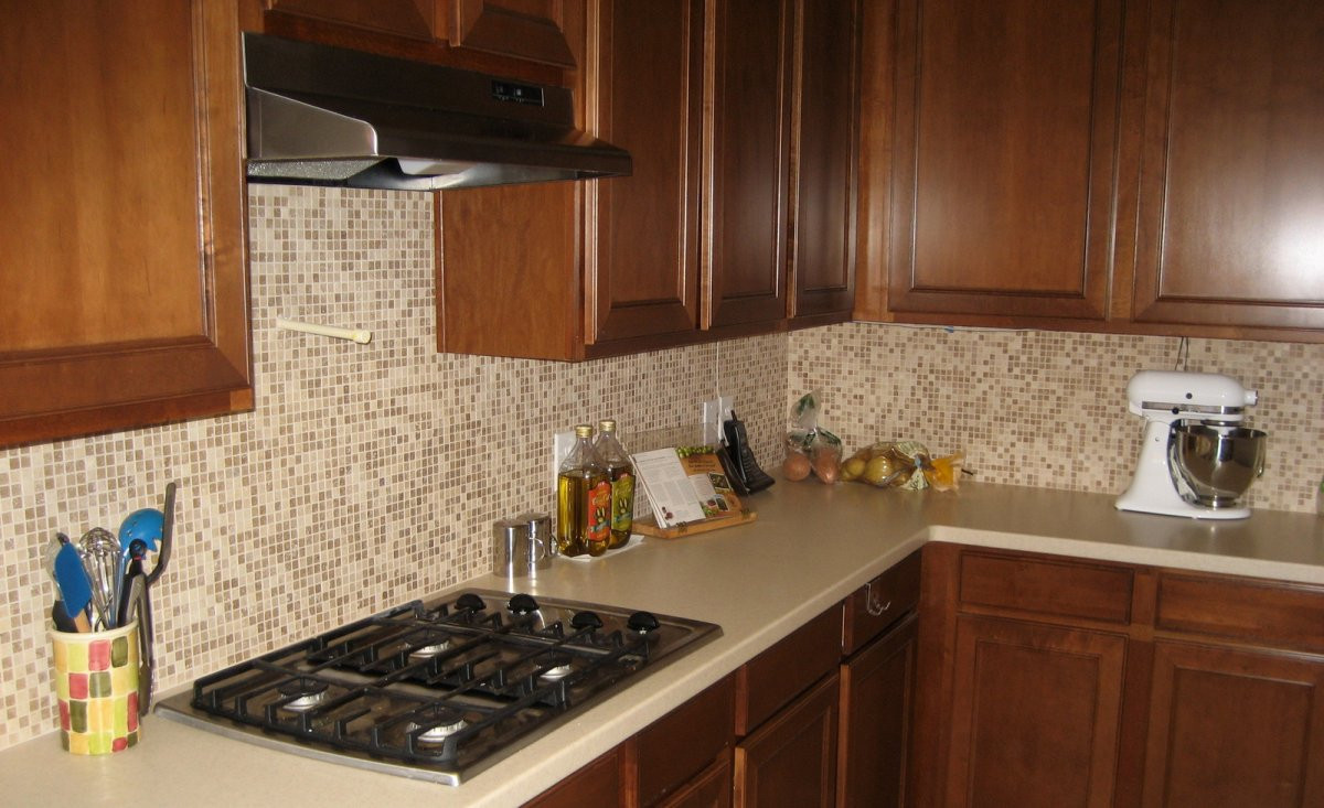 Lowes Kitchen Backsplash Designs
 Classic Kitchen Ideas With Brown Glass Lowes Tile