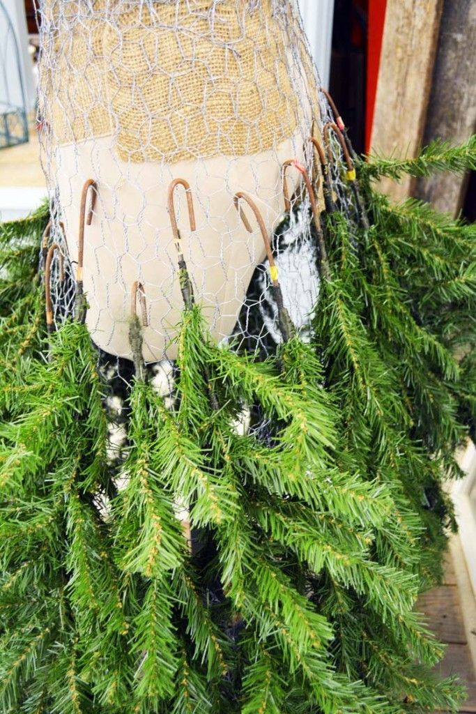 Mannequin Christmas Tree DIY
 Dress Form Christmas Tree Skirt