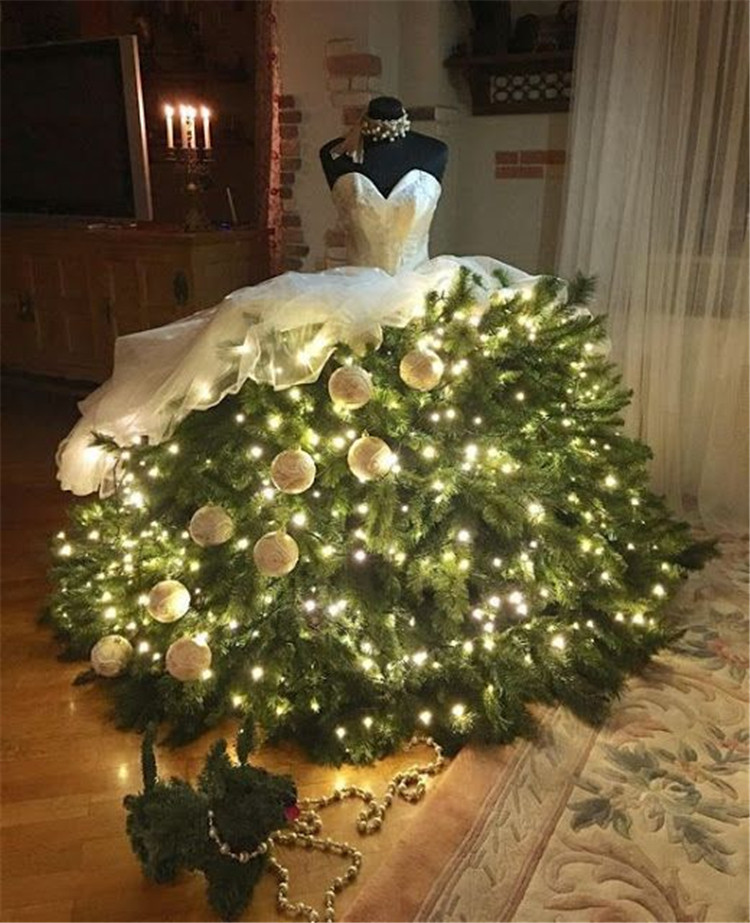 Mannequin Christmas Tree DIY
 24 DIY Mannequin Christmas Tree Dress Decorations Tutorials