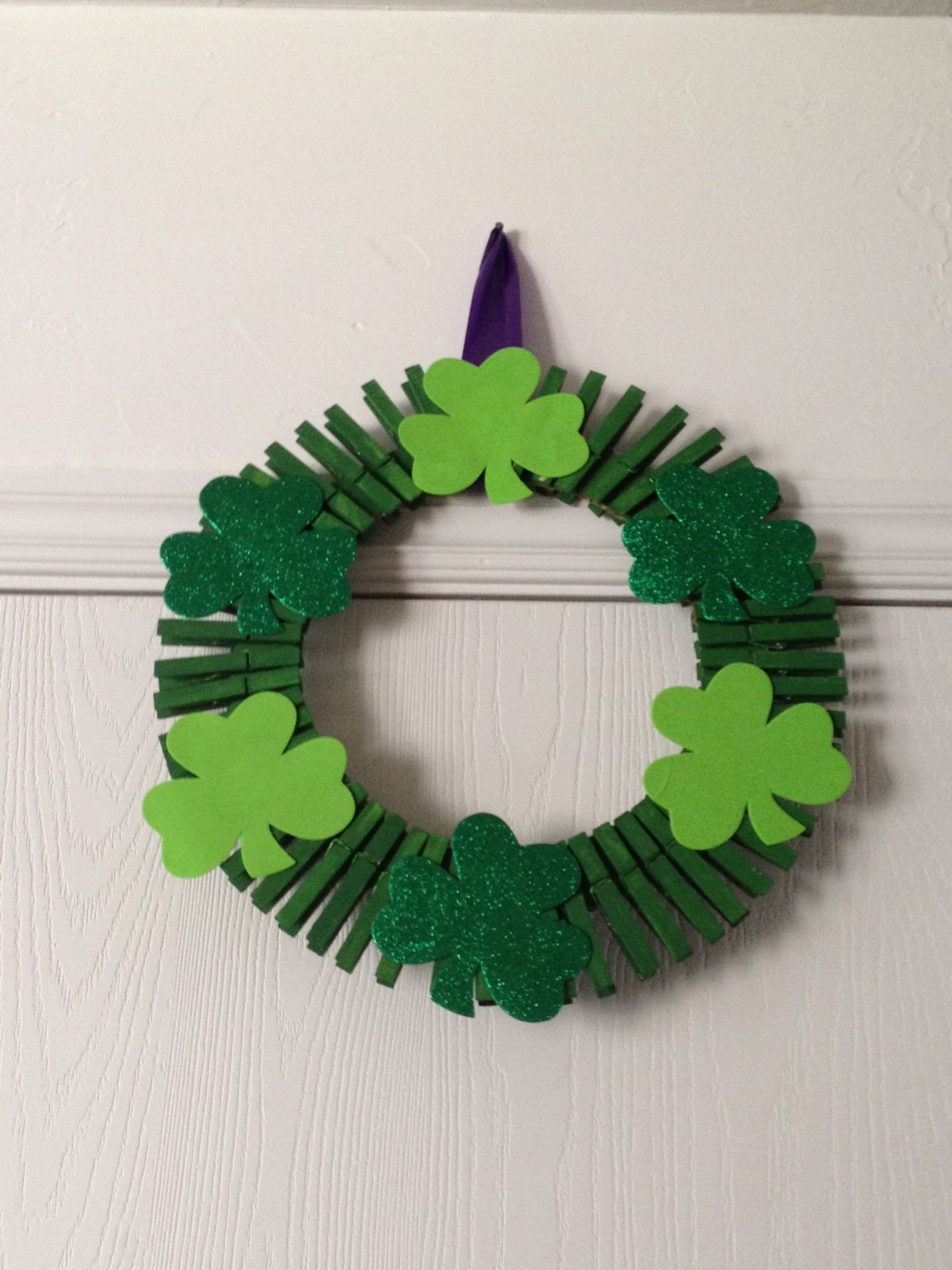 March Crafts For Adults
 Clothespin wreath for March Clothespins painted green