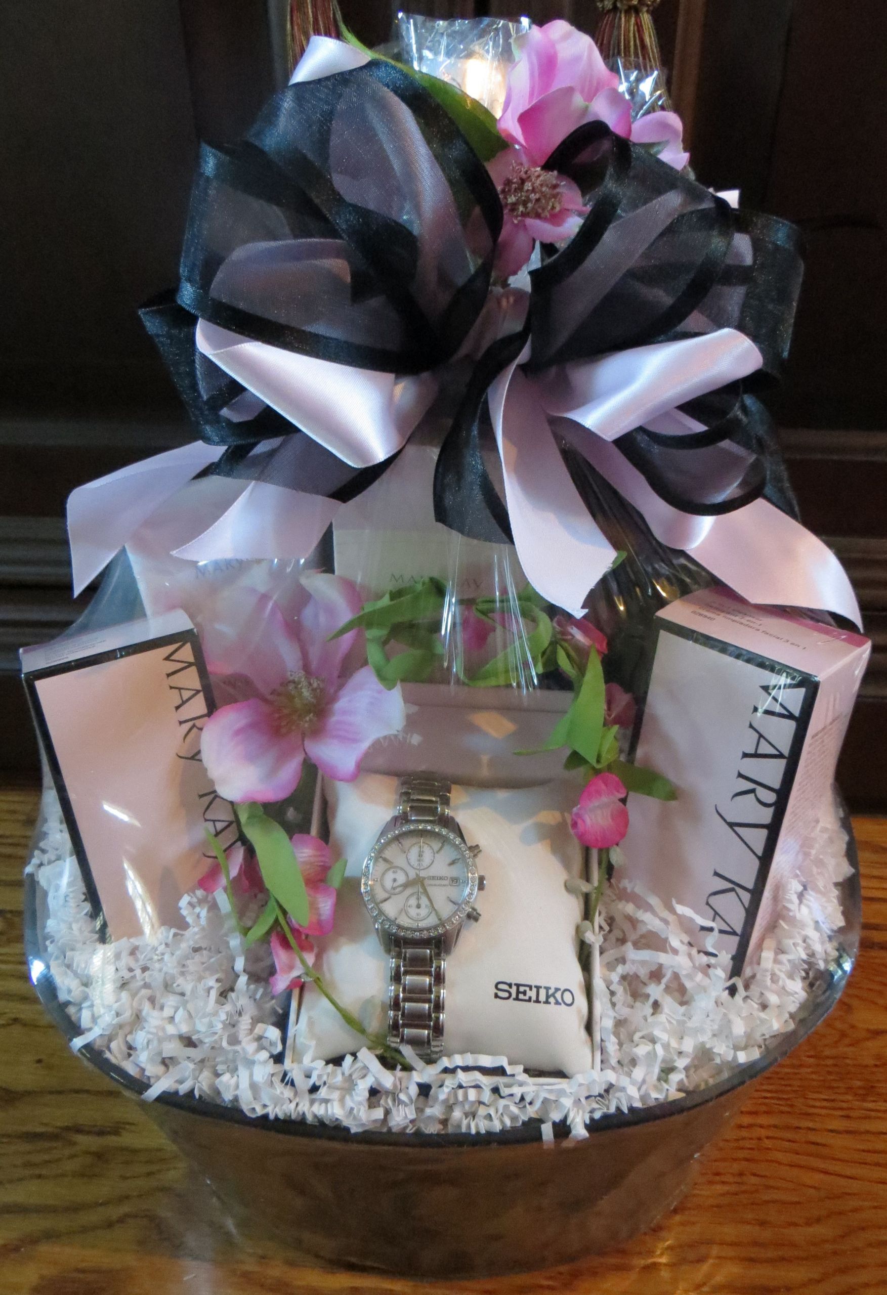 Mary Kay Gift Baskets Ideas
 The Timewise Gift Basket features Mary Kay products and
