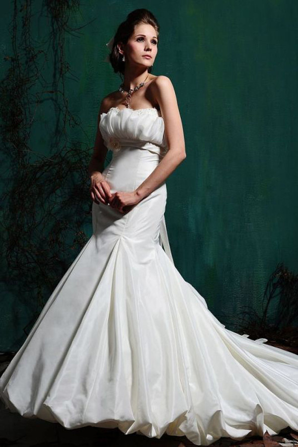 Mature Wedding Gowns
 How to Find the Wedding Dress for the Older Bride