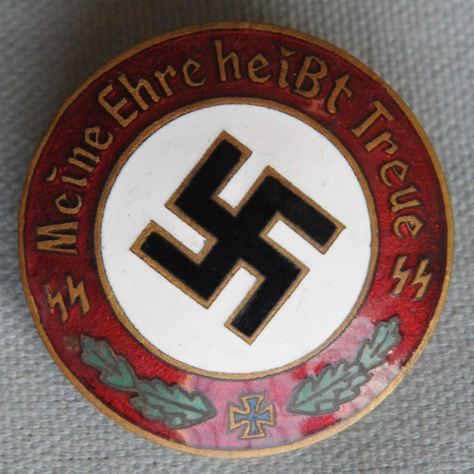 Meine Pins
 Meine Ehre heißt Treue Badge