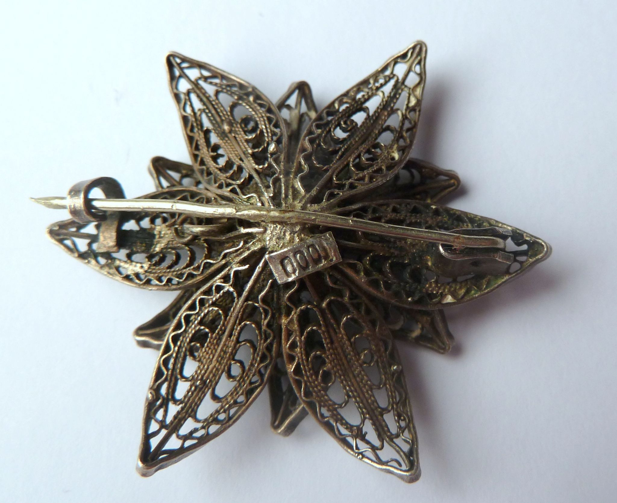vintage silver filigree flower brooch 2589 p Metal Brooches
Vintage Silver Filigree Flower Brooch