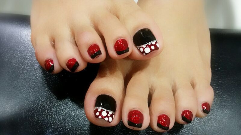 Mickey Mouse Toe Nail Art
 Mickey Mouse Pedicure