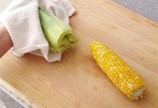 Microwave Corn In Husk
 Easiest Way to Microwave Corn on the Cob