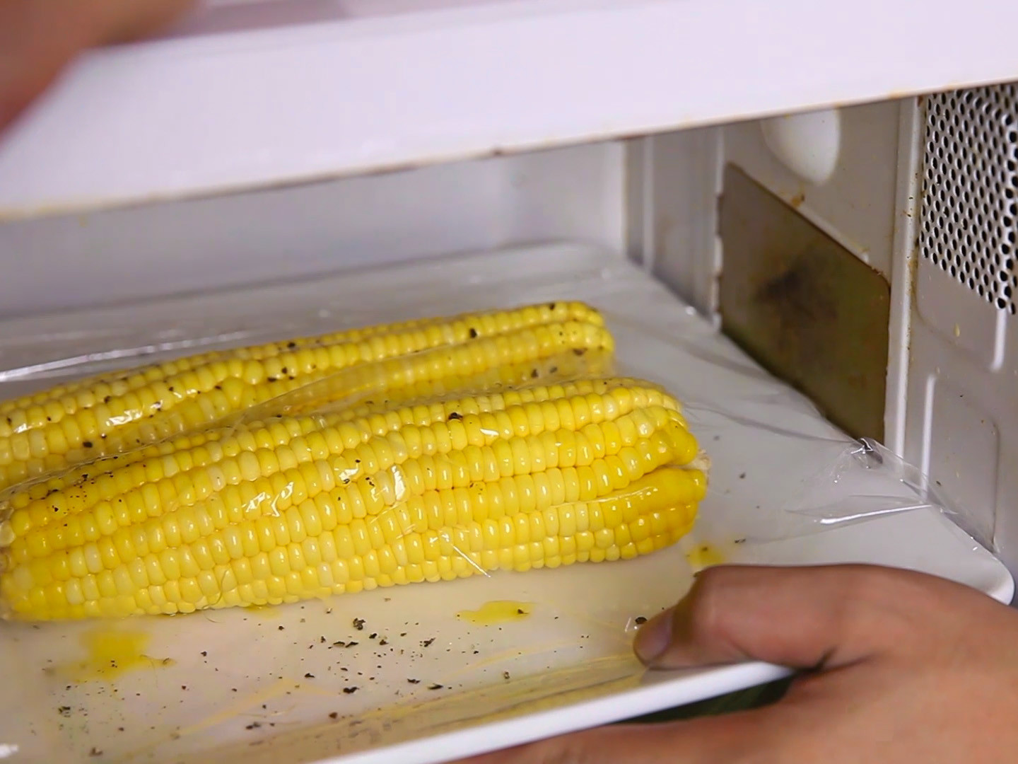 Microwave Corn In Husk
 How to Microwave Corn on the Cob 12 Steps with