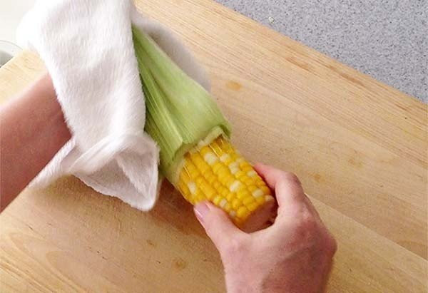 Microwave Corn In Husk
 Easiest Way to Microwave Corn on the Cob