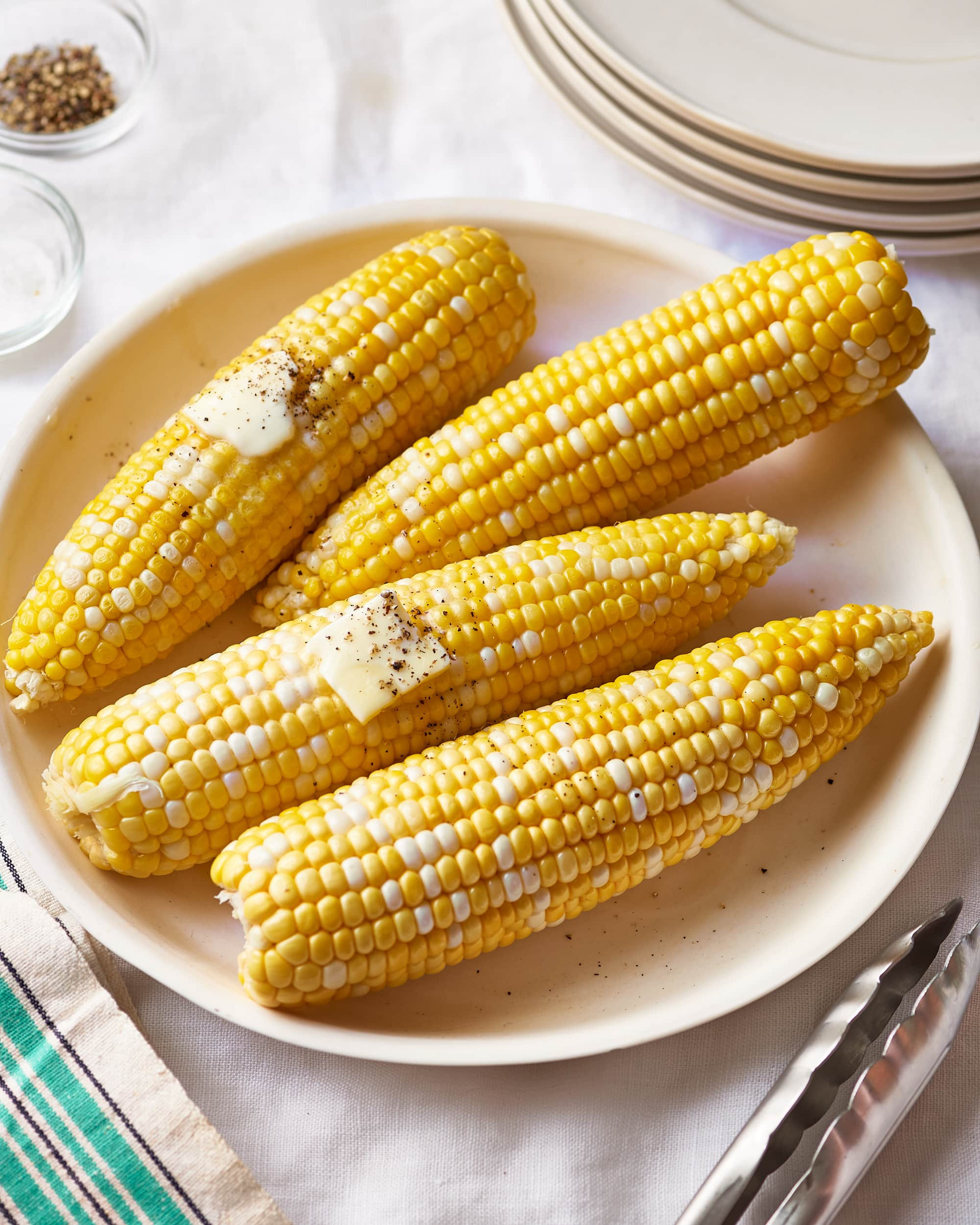 Microwave Shucked Corn On The Cob
 How To Cook Corn on the Cob in the Microwave