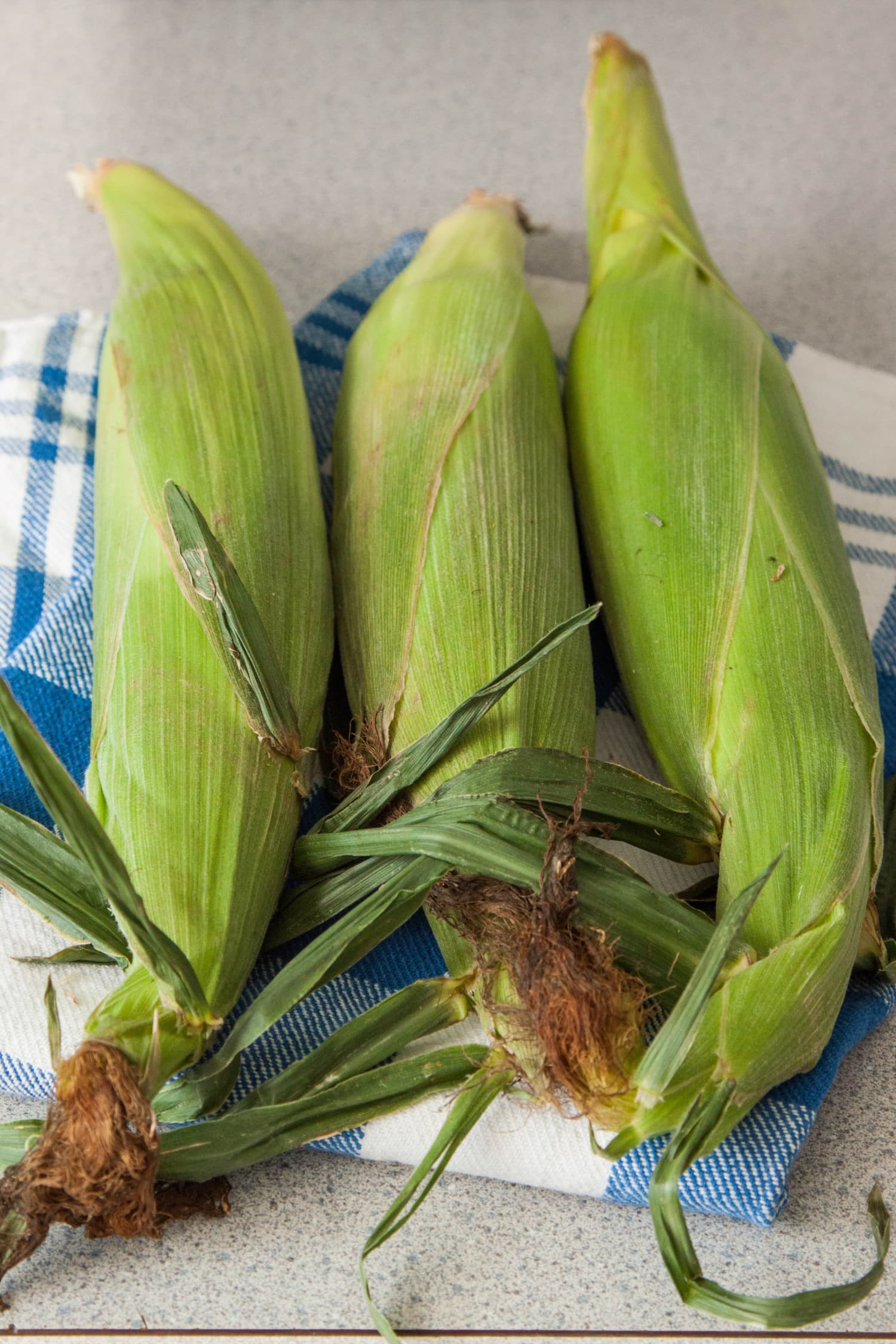 Microwave Shucked Corn On The Cob
 Can You Really Use Your Microwave to Shuck Corn