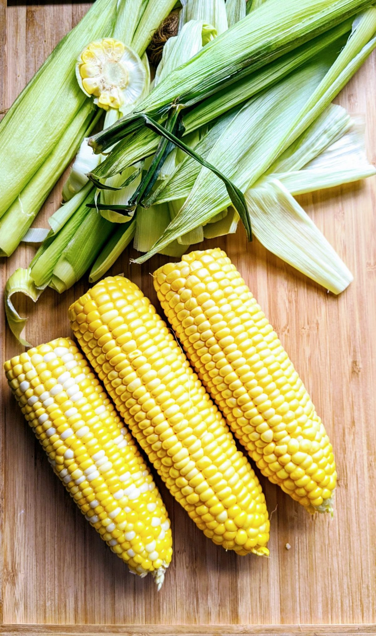 Microwave Shucked Corn On The Cob
 Easy Microwave Corn on the Cob Shuck on and Shuck f