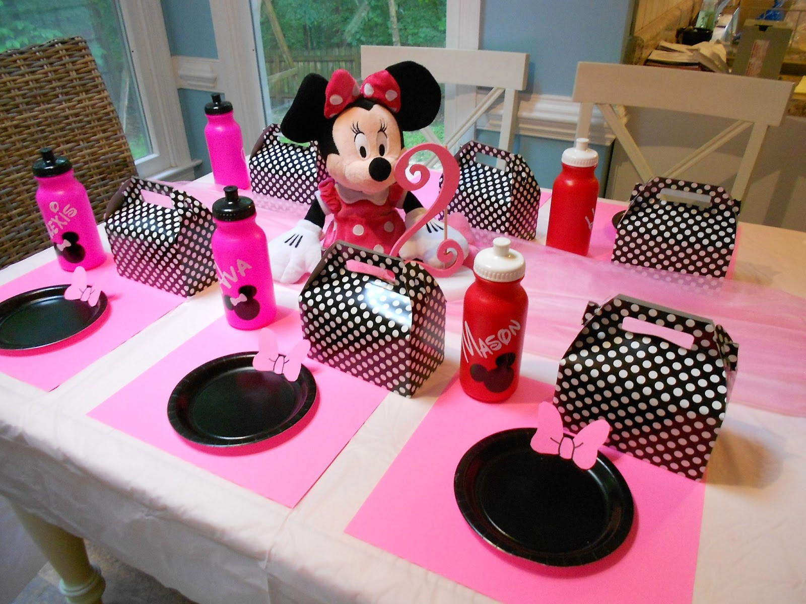 Minnie Birthday Decorations
 Adventures With Toddlers and Preschoolers Minnie Mouse