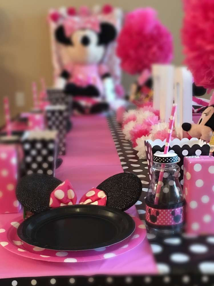 Minnie Mouse 1st Birthday Party Ideas
 Check out the table settings at this adorable Twodles