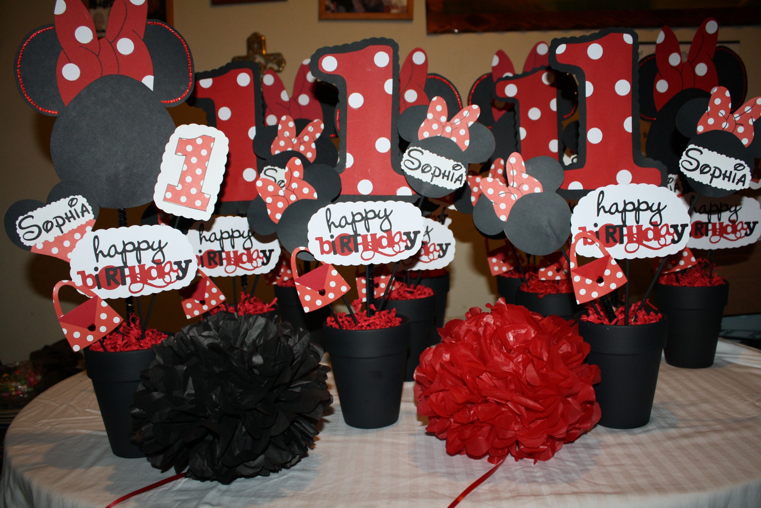 Minnie Mouse Birthday Decorations Red
 MINNIE MOUSE CLASSIC RED AND WHITE GOODIES
