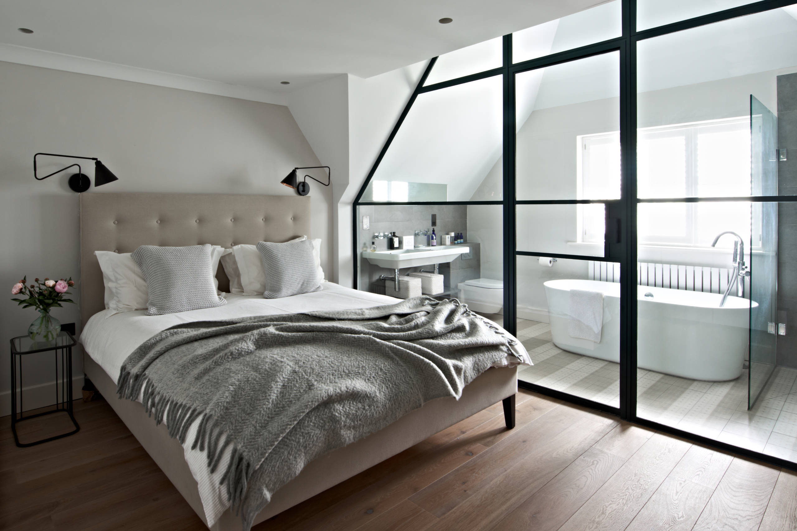 Modern Bedroom Accesories
 16 Luxurious Modern Bedroom Designs Flickering With Elegance