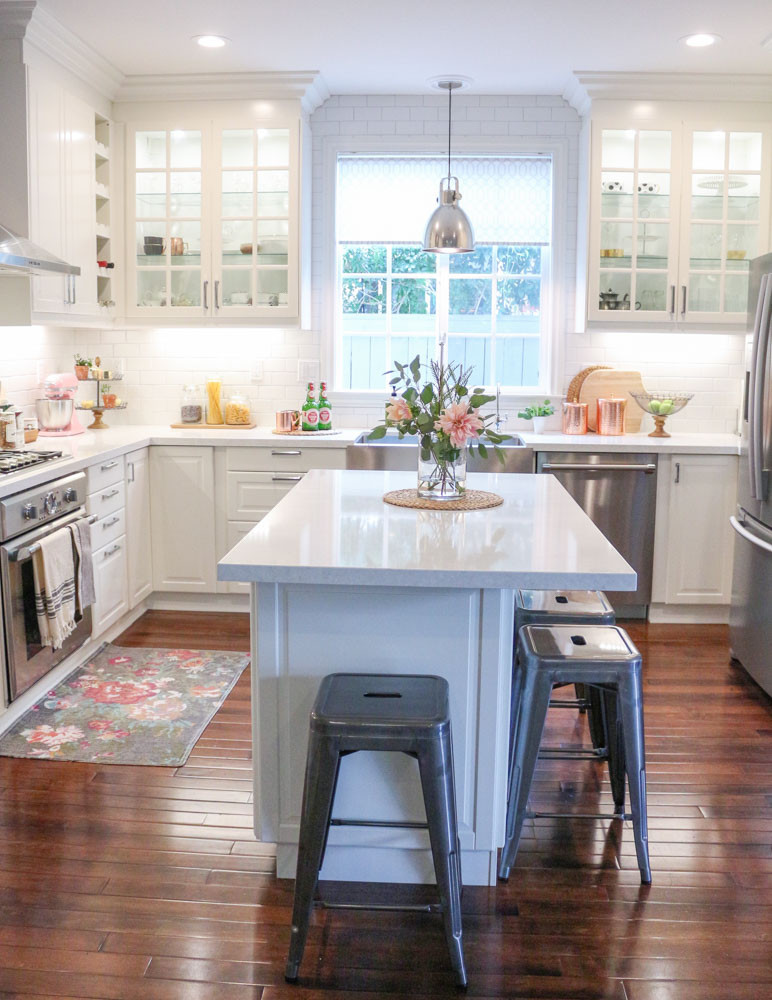 Modern Farmhouse Kitchen Lighting
 How to Accessorize Your Kitchen for the Holidays