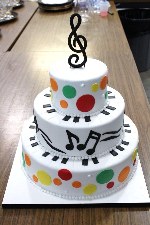 Music Birthday Cake
 40 Birthday Party Ideas For Kids Teenagers and Seniors in