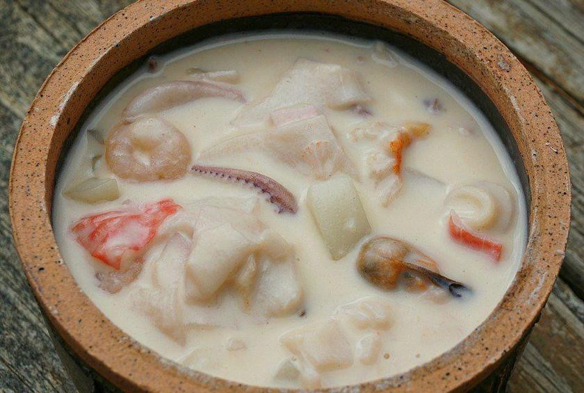 New England Seafood Chowder
 New England Style Seafood Chowder Recipe by venturists