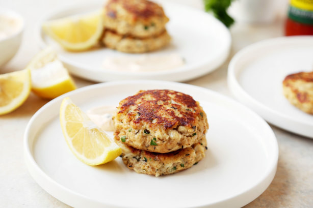 Old Bay Crab Cakes
 Classic Old Bay Crab Cakes Recipe Food