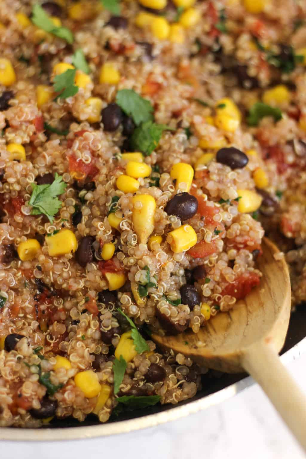 One Pan Mexican Quinoa
 Five Ingre nt e Pan Mexican Quinoa