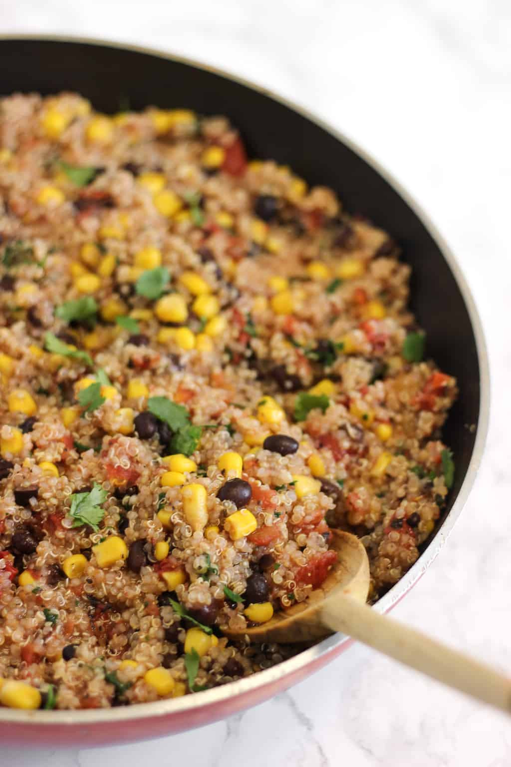 One Pan Mexican Quinoa
 Five Ingre nt e Pan Mexican Quinoa