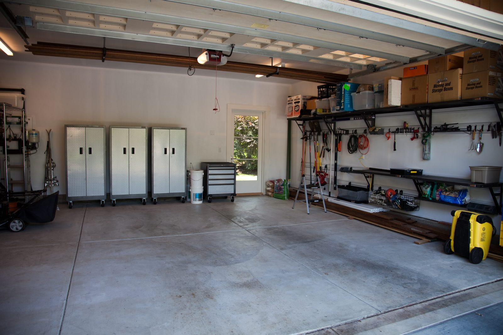 Organize Your Garage
 How To Easily Clean And Organize Your Garage [Infographic]