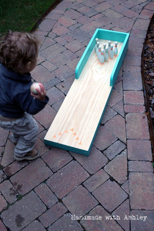 Outdoor Bowling Alley DIY
 9 DIY Giant Games Tutorials – Tip Junkie