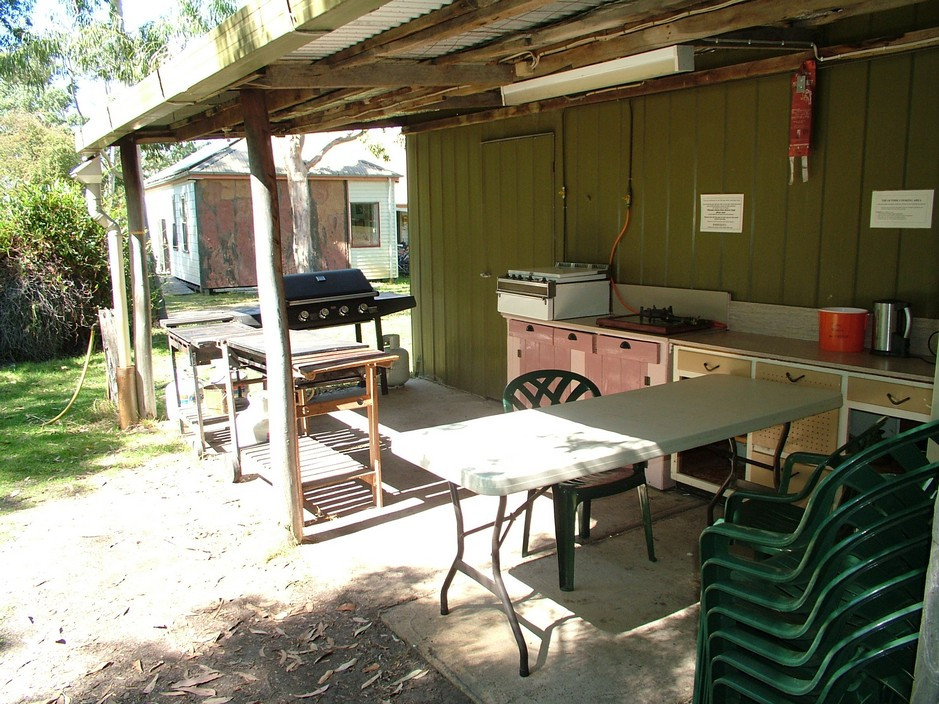 Outdoor Camping Kitchen
 Facilities at Grampians Paradise include Hot Showers