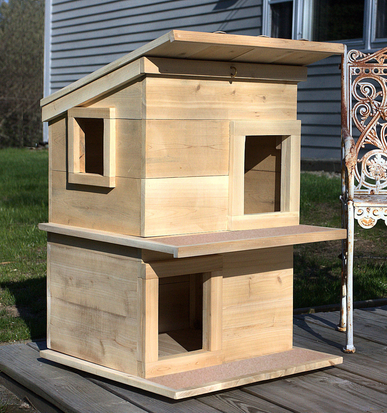 Outdoor Cat Houses DIY
 Outdoor Cat House Shelter from Touchstone Pet