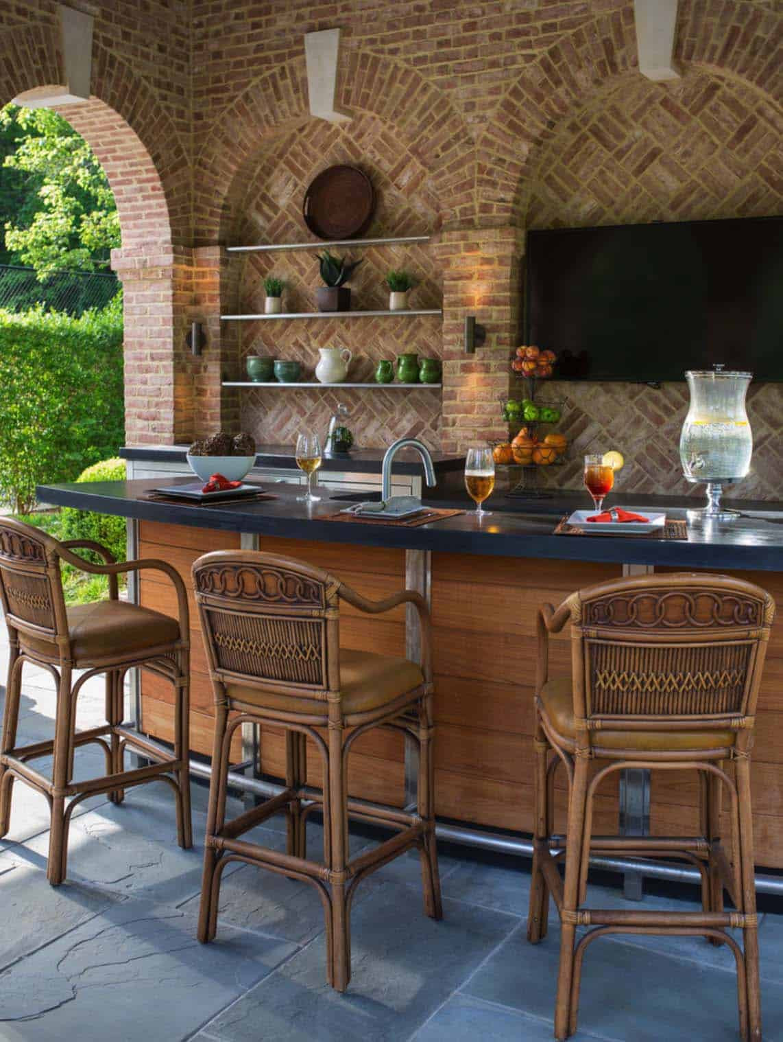 Outdoor Kitchen And Bar
 20 Spectacular outdoor kitchens with bars for entertaining