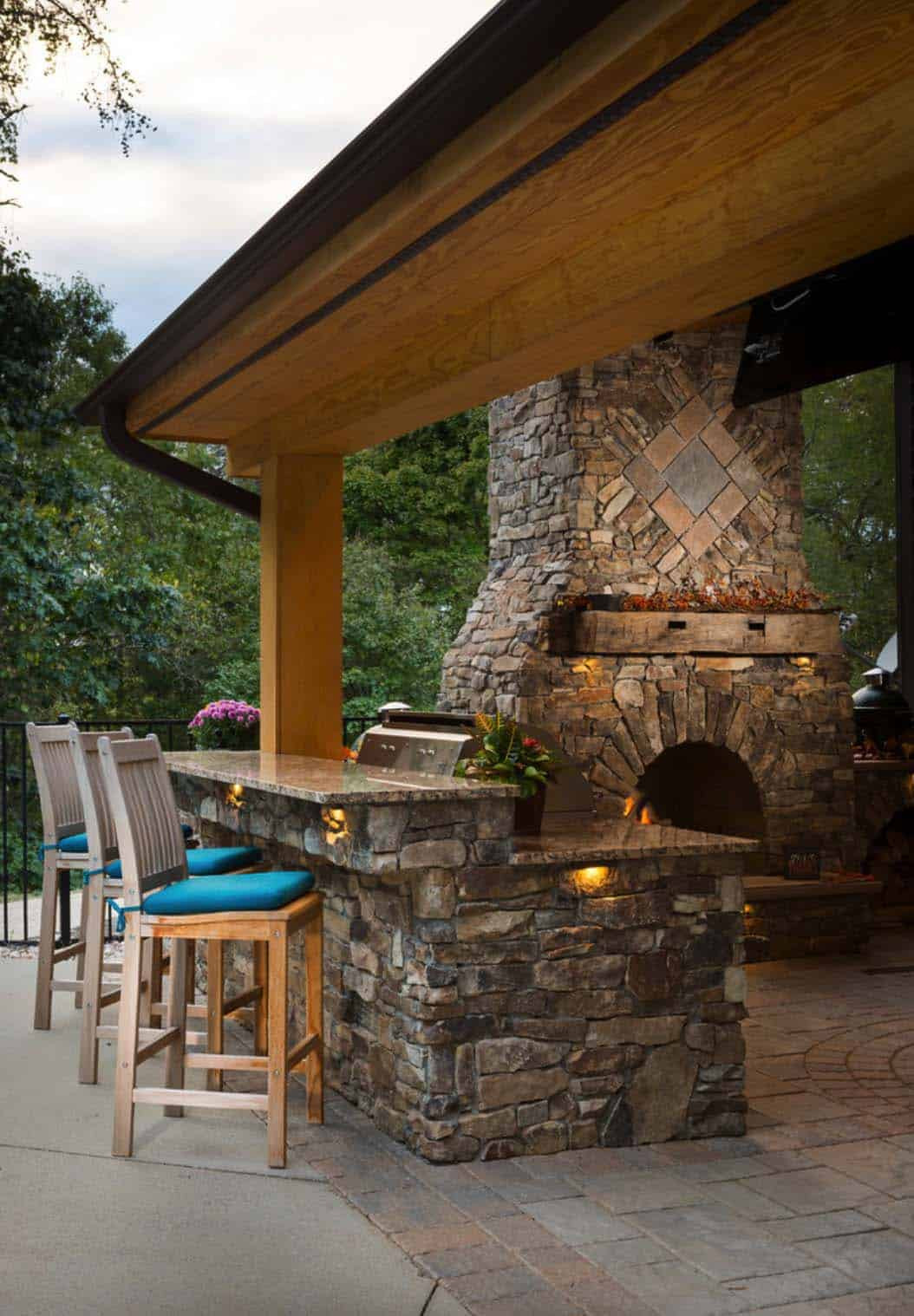 Outdoor Kitchen And Bar
 20 Spectacular outdoor kitchens with bars for entertaining