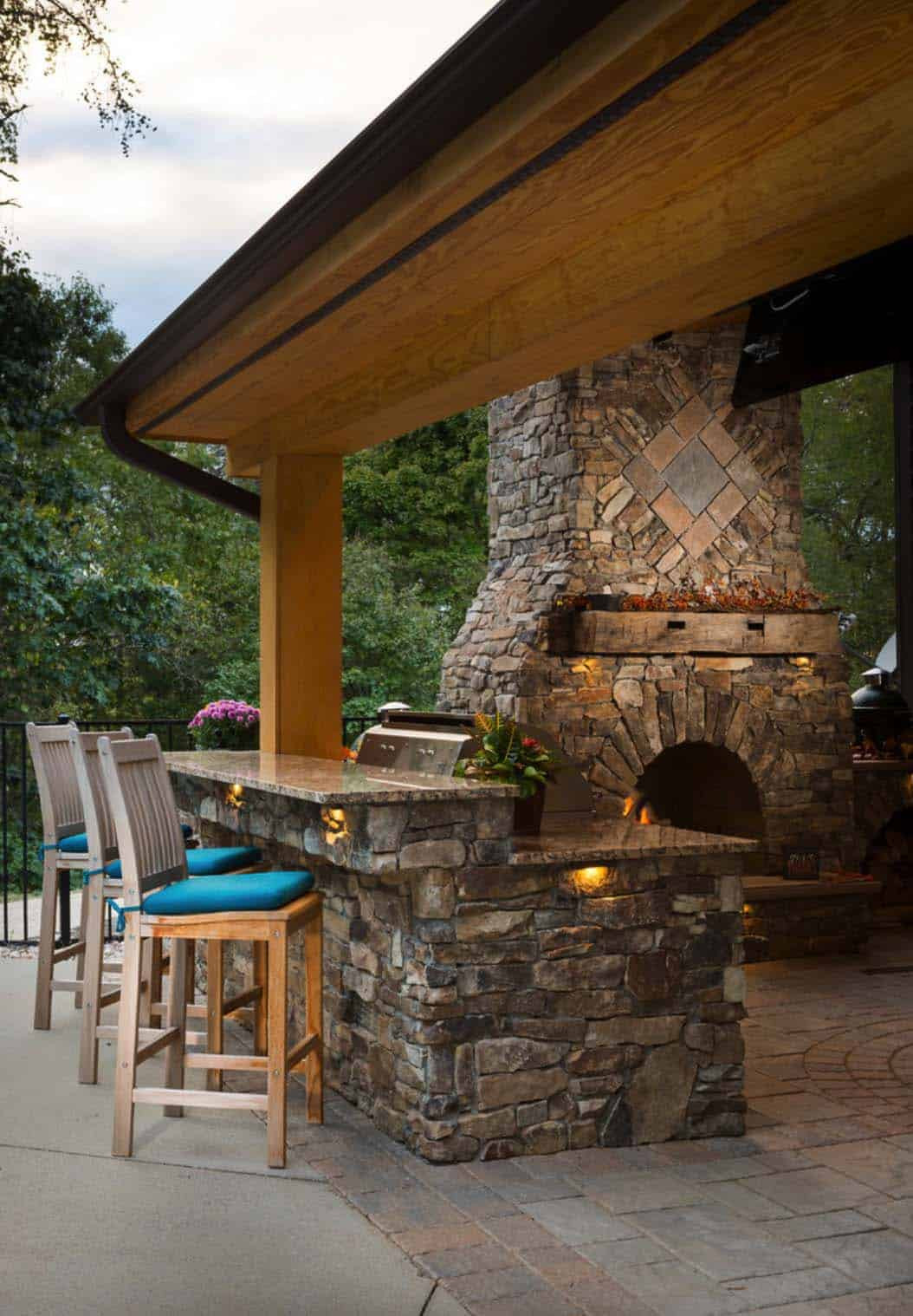 Outdoor Kitchen And Bars
 20 Spectacular outdoor kitchens with bars for entertaining