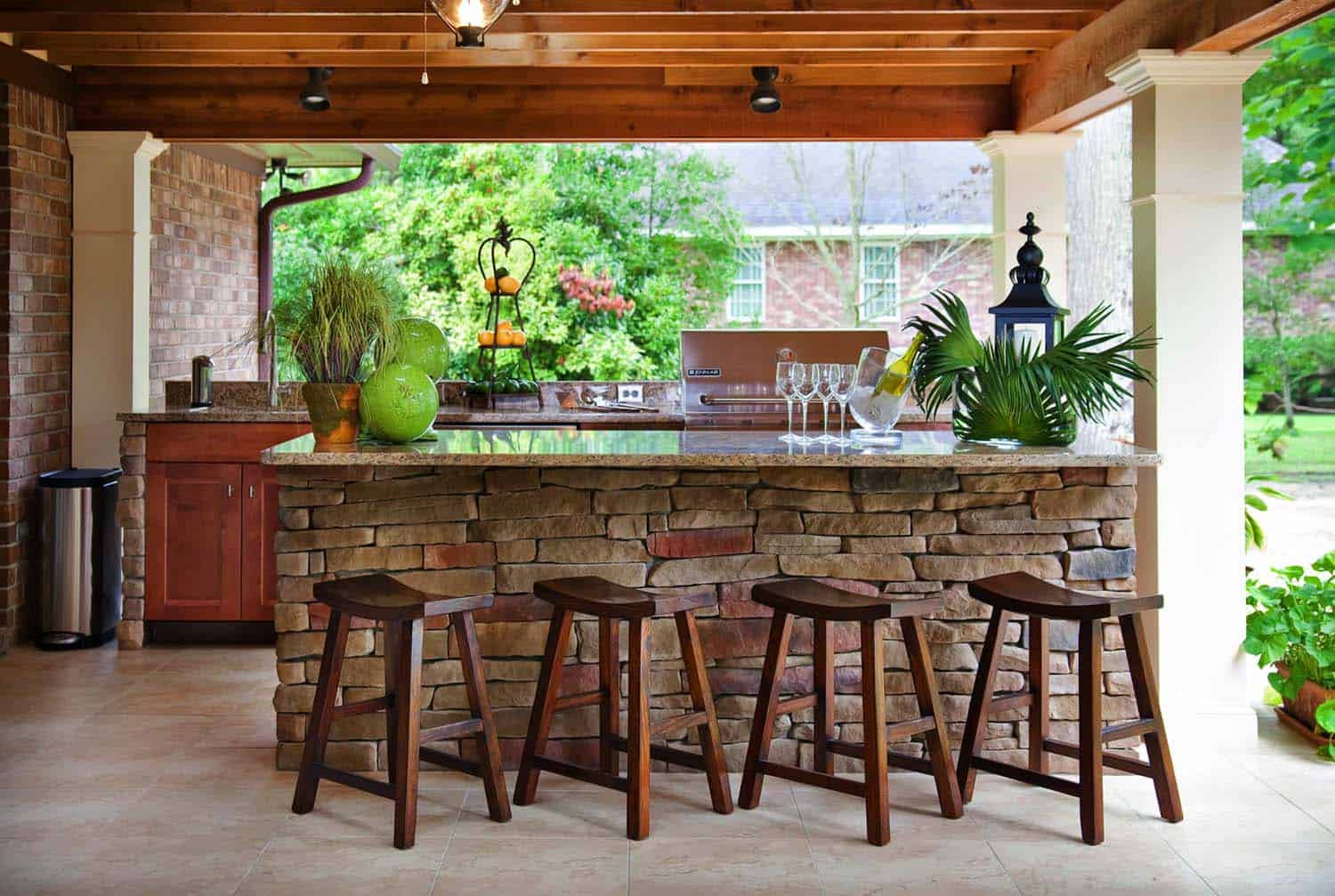 Outdoor Kitchen And Bars
 20 Spectacular outdoor kitchens with bars for entertaining