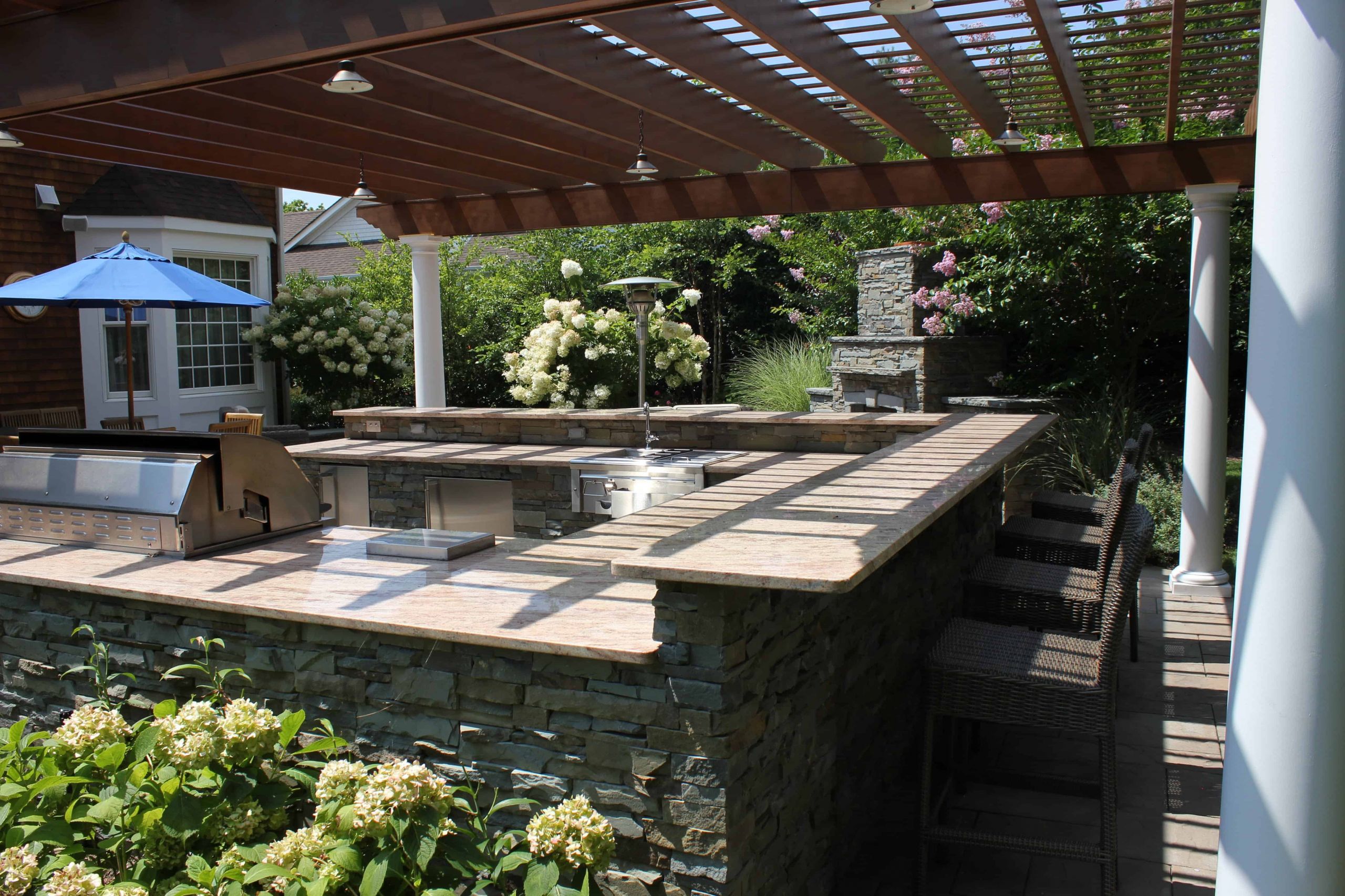 Outdoor Kitchen And Bars
 Outdoor Kitchens & Bars