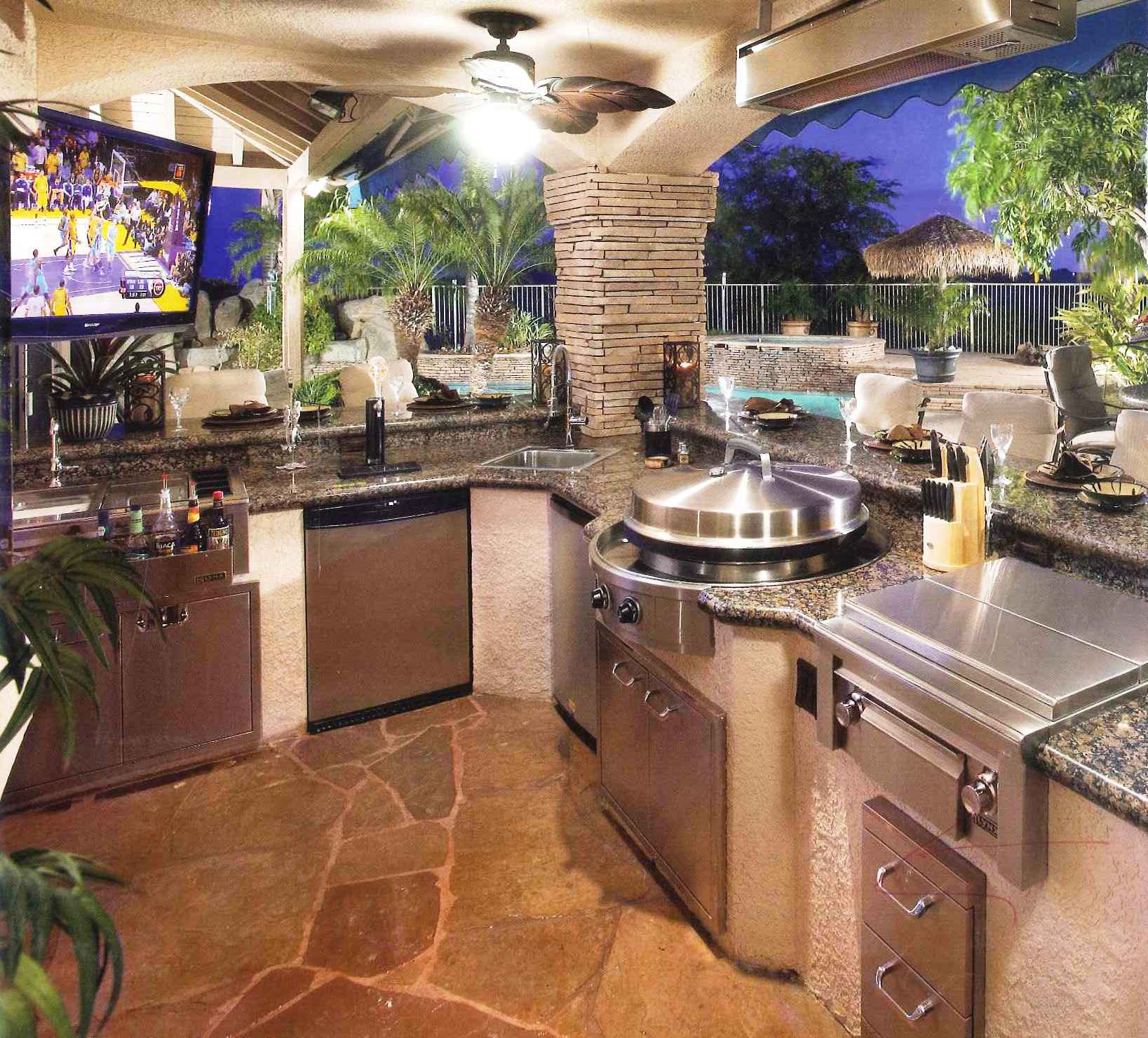 Outdoor Kitchen And Patio
 Outdoor Kitchen Designs with Uncovered and Covered Style