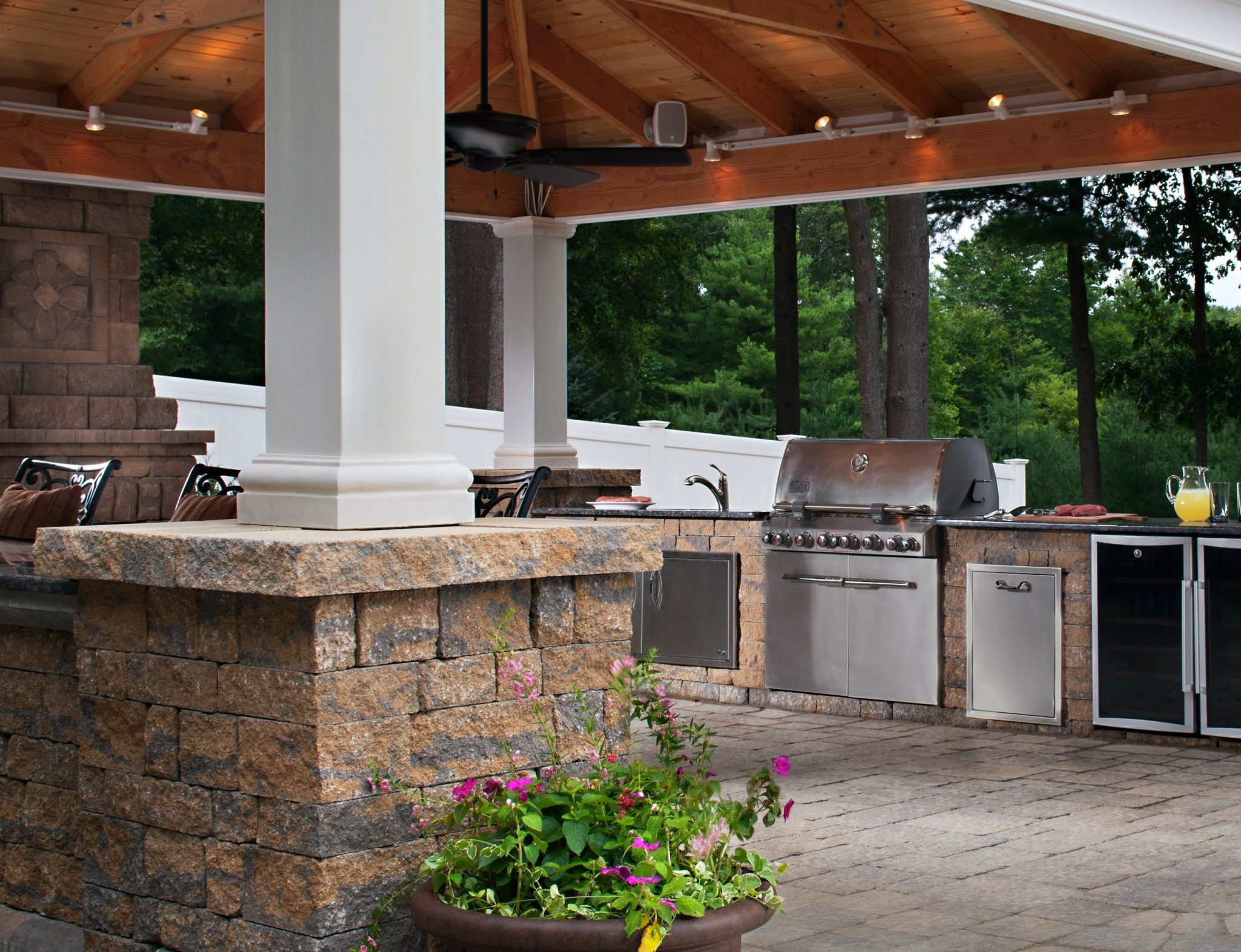 Outdoor Kitchen And Patio
 Outdoor Kitchen Trends 9 HOT Ideas For Your Backyard