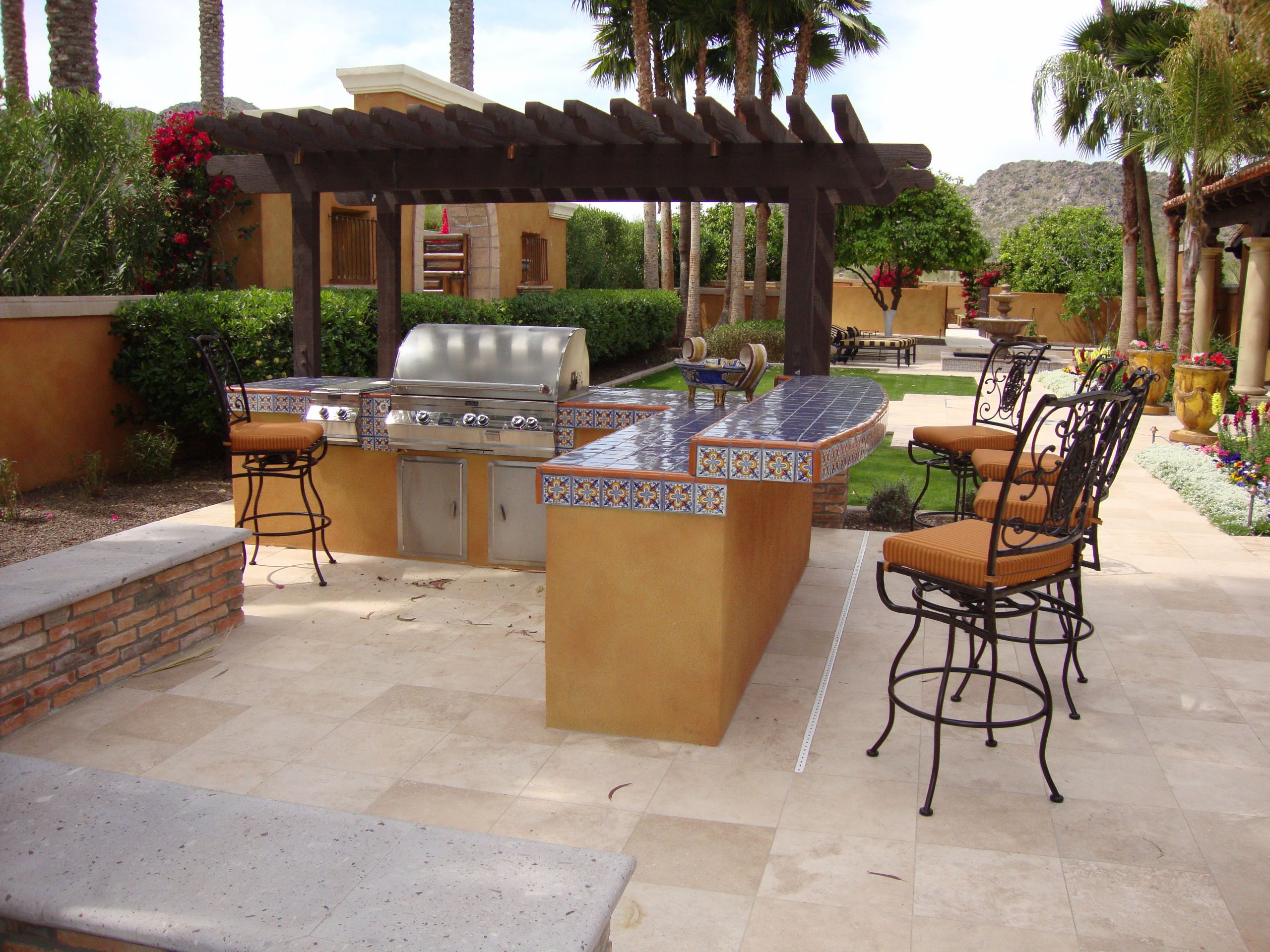 Outdoor Kitchen Bar
 Upgrade Your Backyard with an Outdoor Kitchen