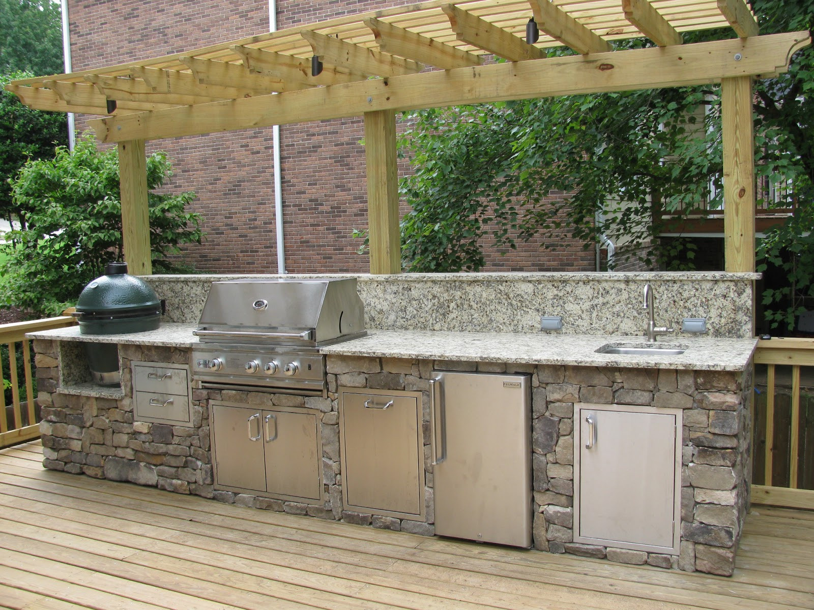 Outdoor Kitchen On Deck
 Outdoor Kitchen Man