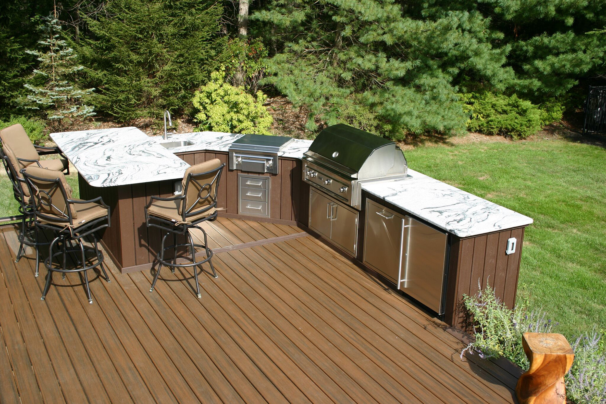 Outdoor Kitchen On Wood Deck
 Designing Outdoor Kitchens