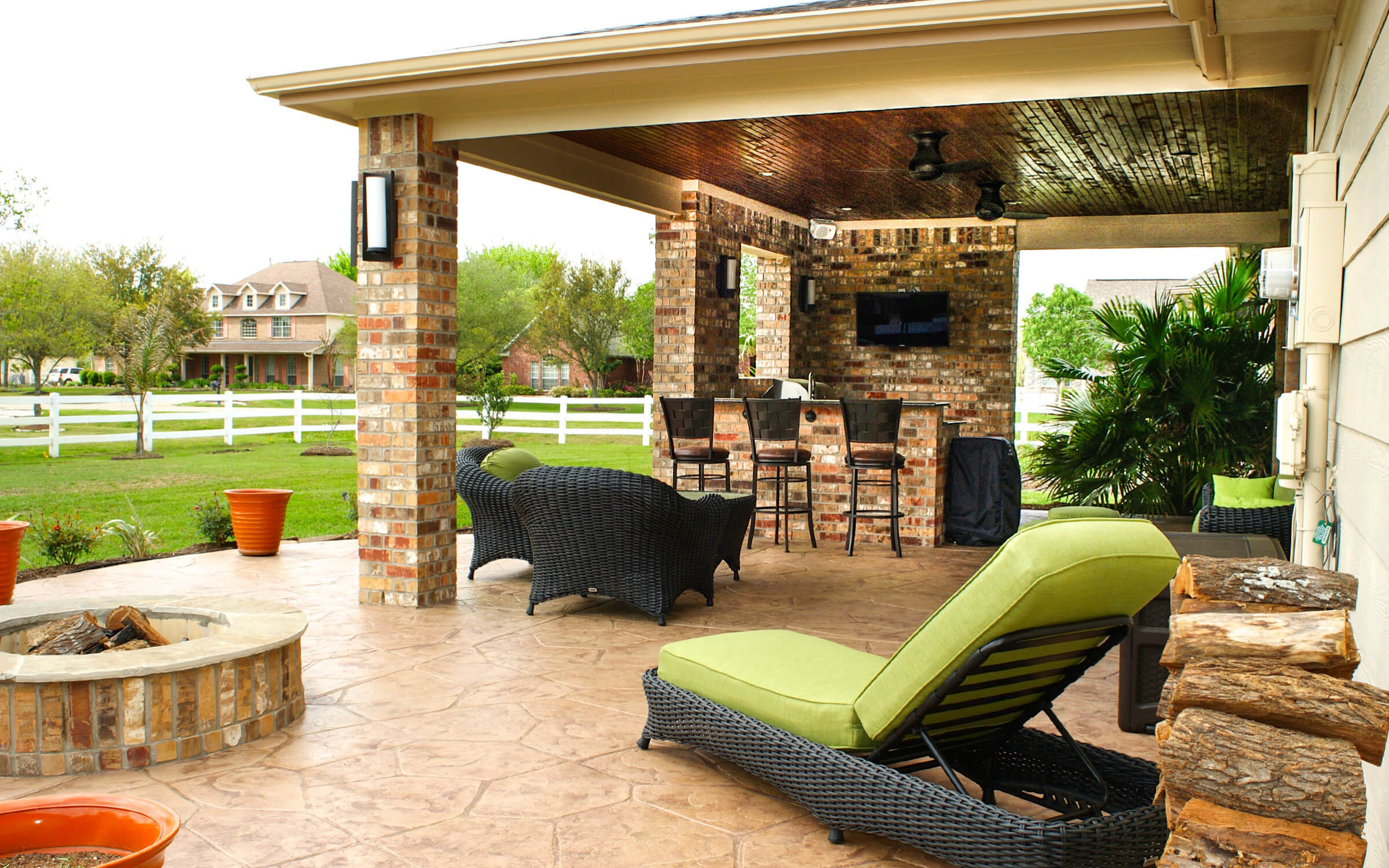 Outdoor Kitchen Patio
 Patio Cover & Outdoor Kitchen in Pearland Estates Texas