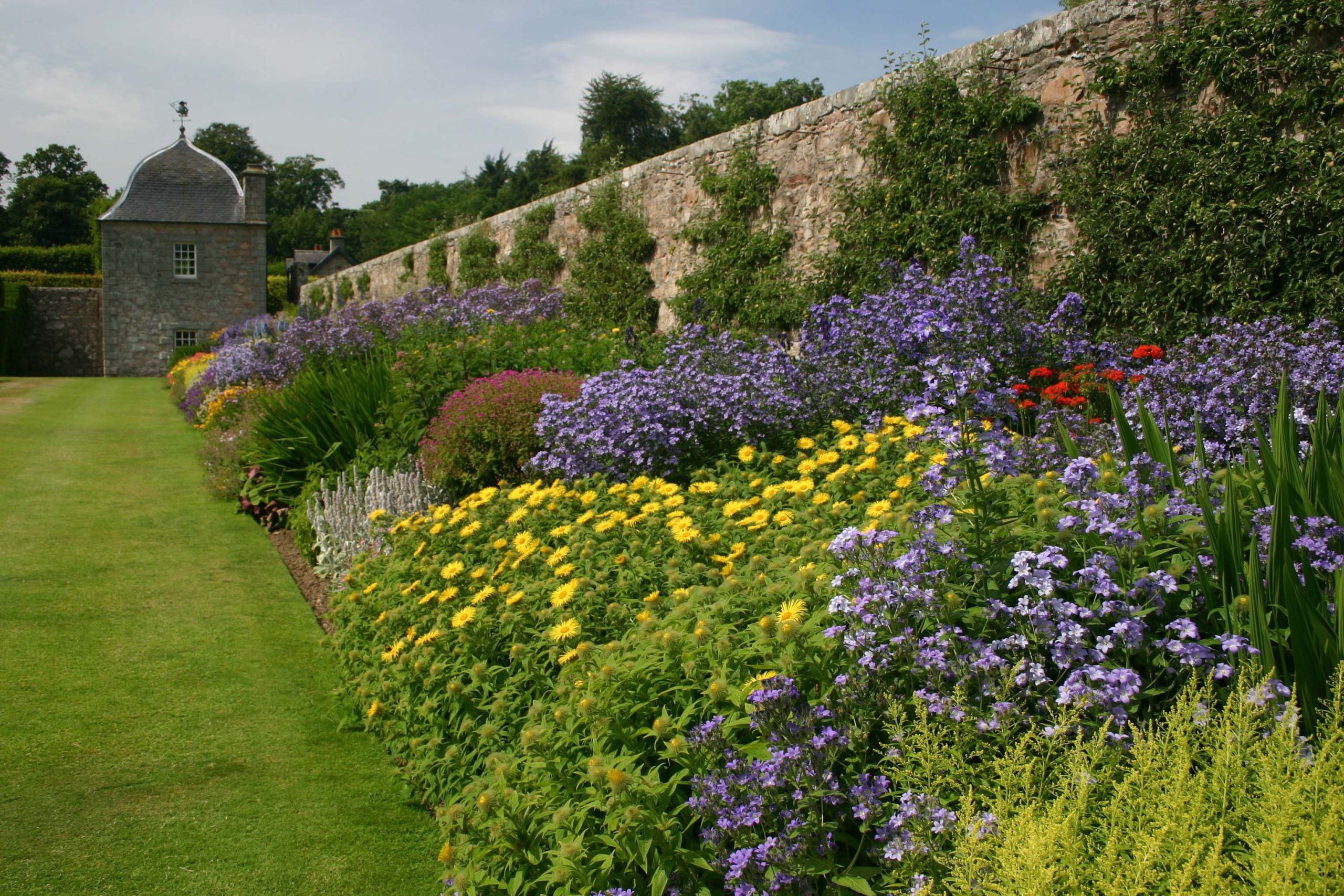 Outdoor Landscape Borders
 How to create borders in your garden The English Garden