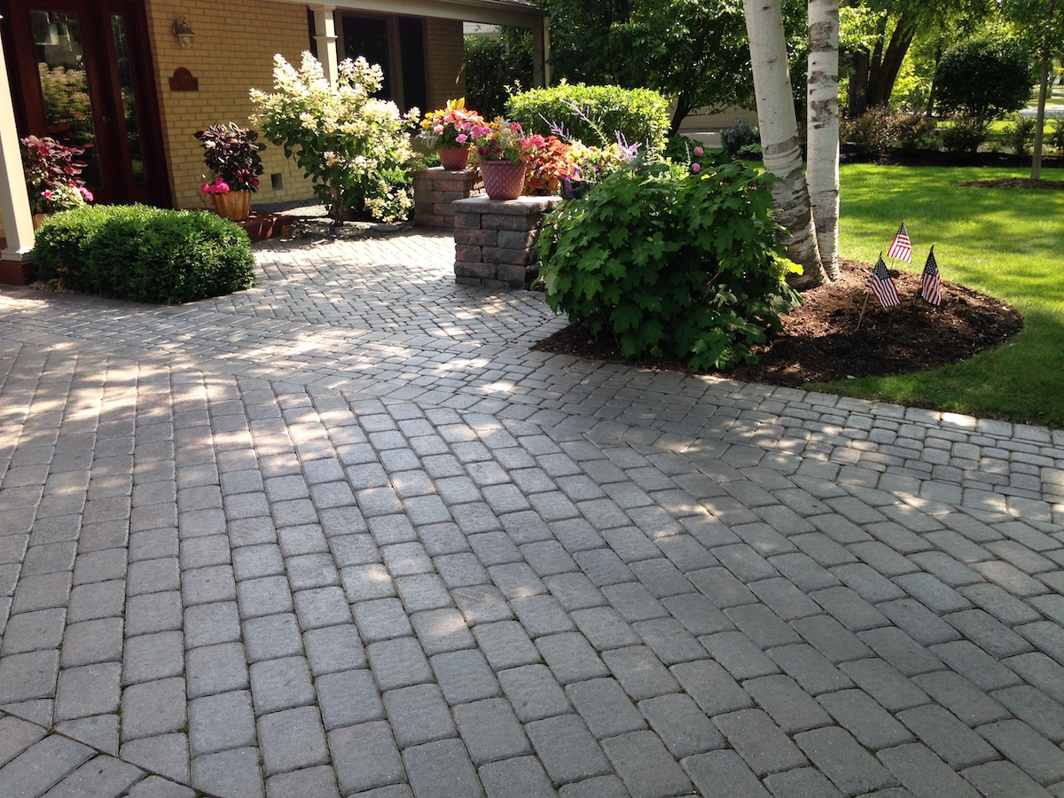 Outdoor Landscape Driveway
 Driveway Landscaping Ideas