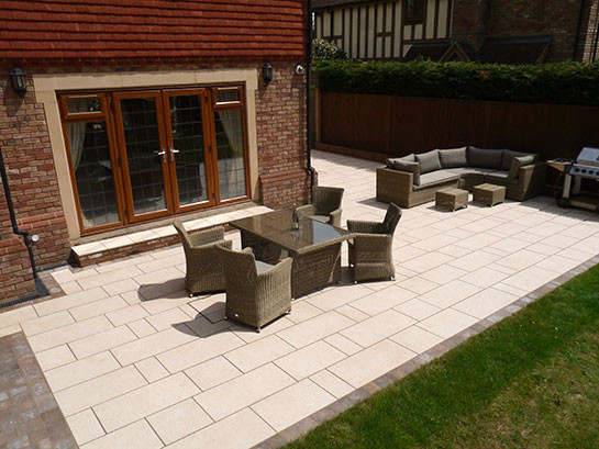 Outdoor Landscape Patio
 Porcelain Garden Patio Paving Kent