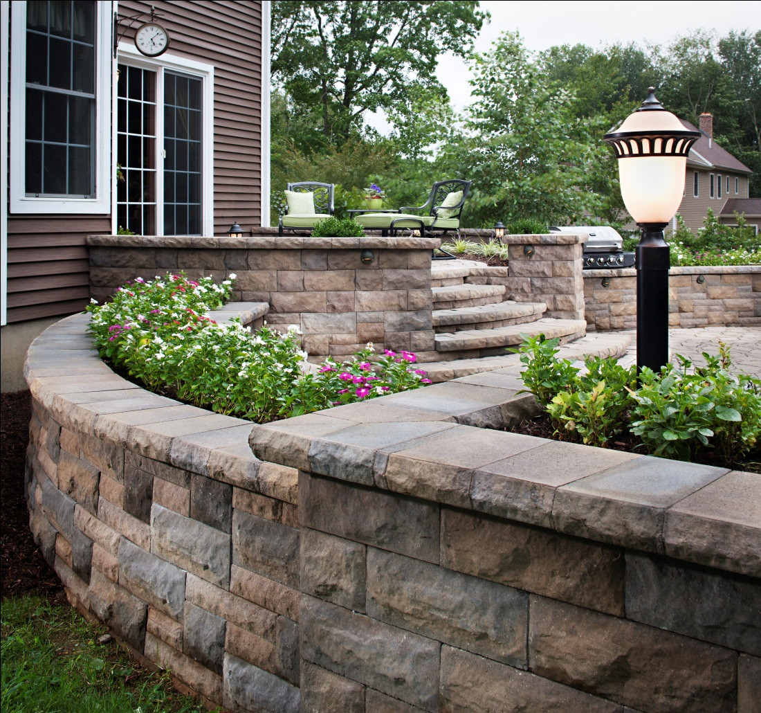 Outdoor Landscape Wall
 Belgard’s Best for Creating a Retaining Wall Outdoor