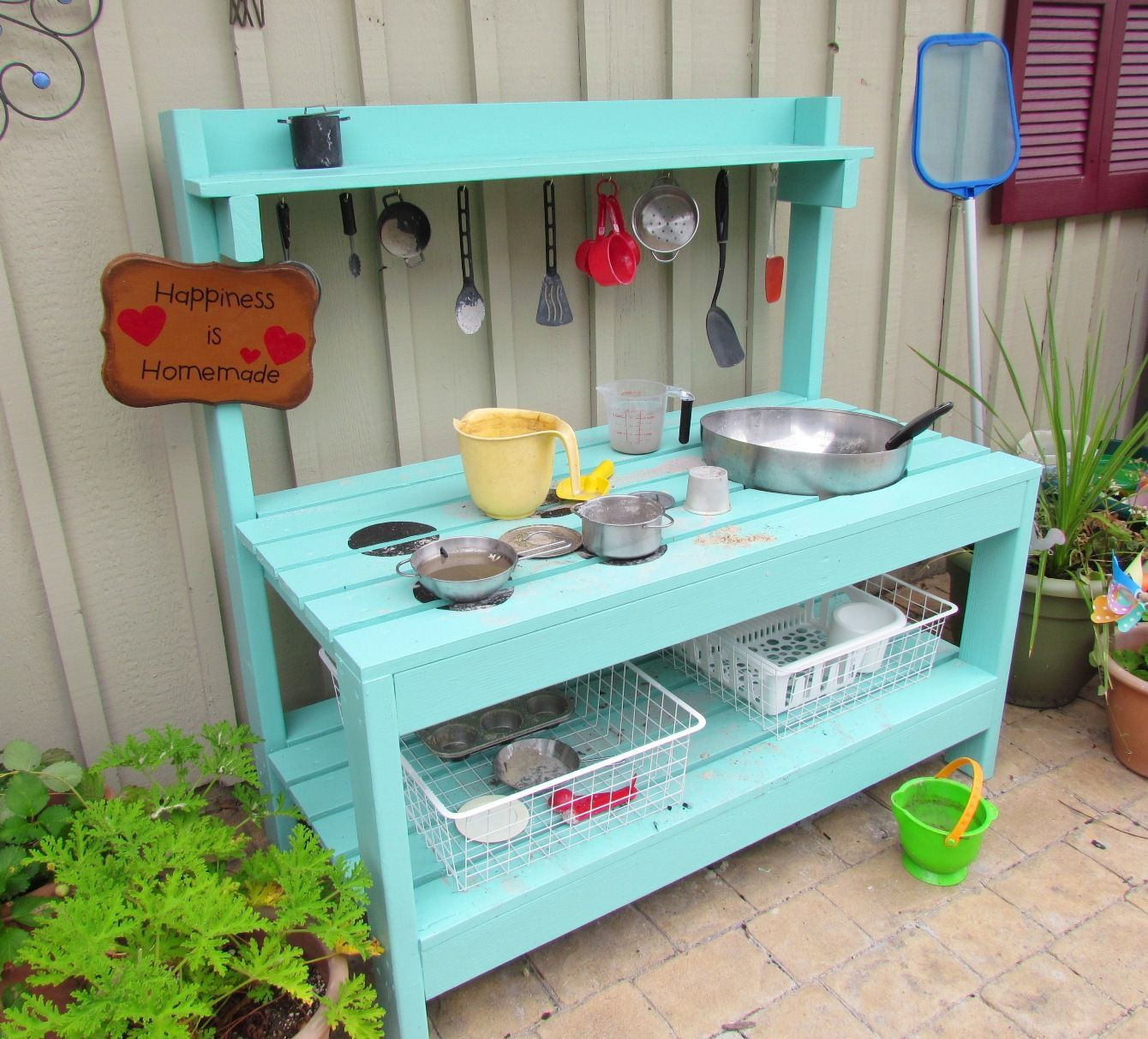 Outdoor Play Kitchen
 Mud Pie Kitchen